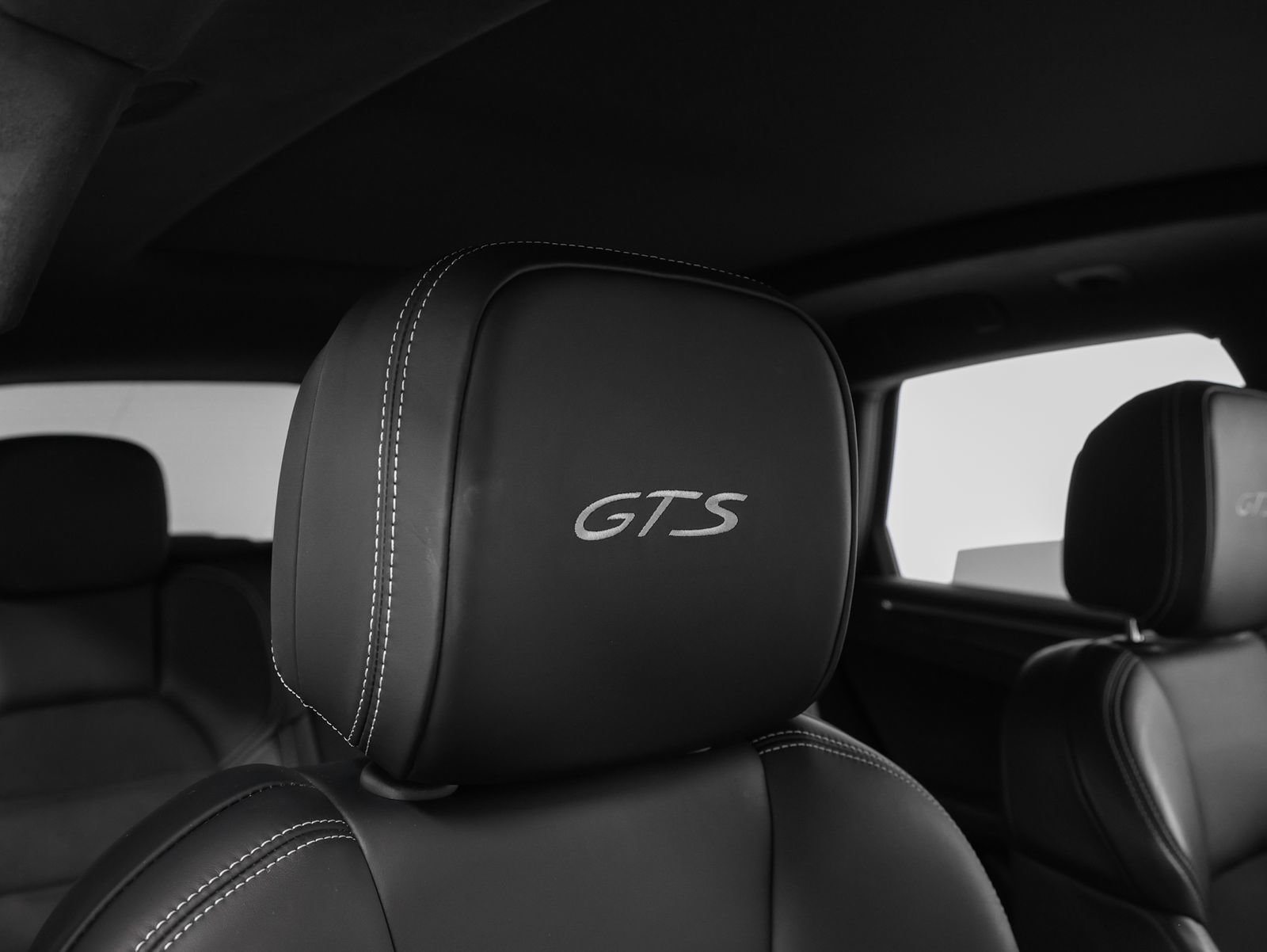 Certified 2024 Porsche Macan GTS w/ GTS Sport Package AWD/4WD image 27