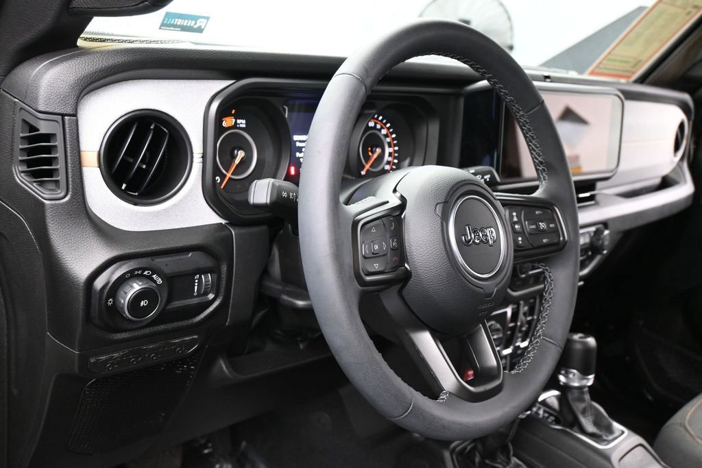 Used 2025 Jeep Wrangler Unlimited Sport AWD/4WD image 13