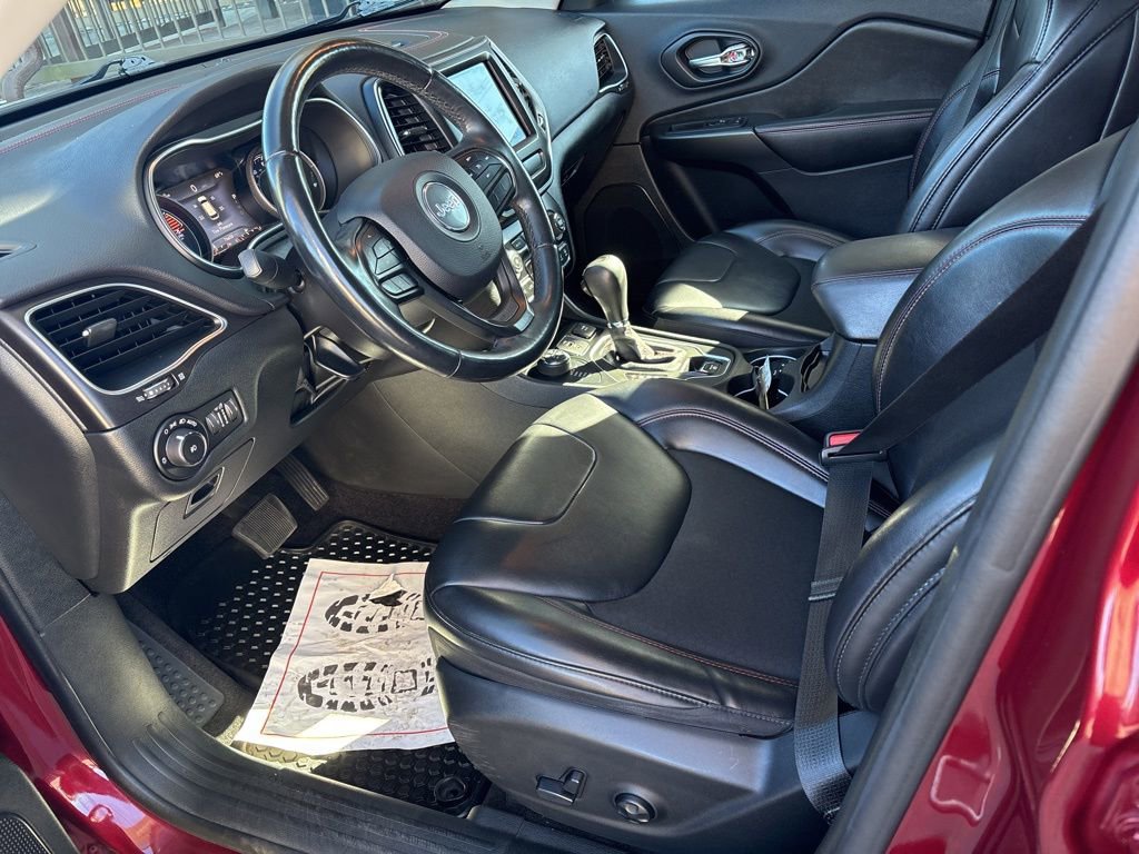 Used 2019 Jeep Cherokee Trailhawk w/ Cold Weather Group AWD/4WD image 12
