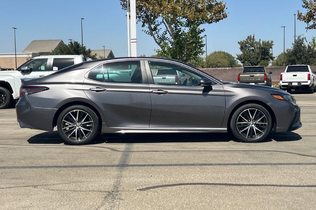 Used 2024 Toyota Camry SE FWD image 3