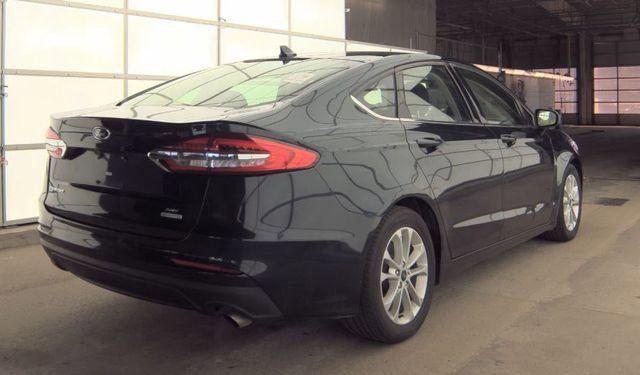 Used 2020 Ford Fusion SE image 2