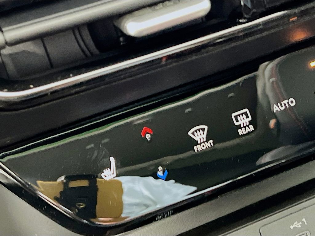 New 2026 Nissan Kicks SR AWD/4WD image 18