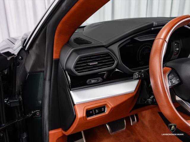 Used 2021 Lamborghini Urus AWD/4WD image 25