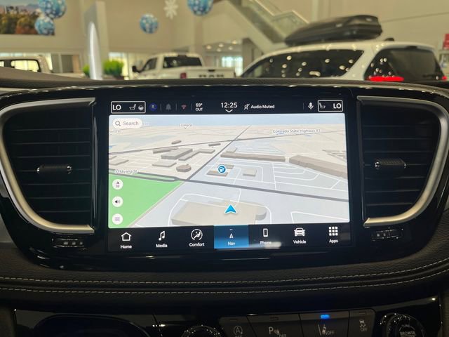 New 2026 Chrysler Pacifica Limited image 31