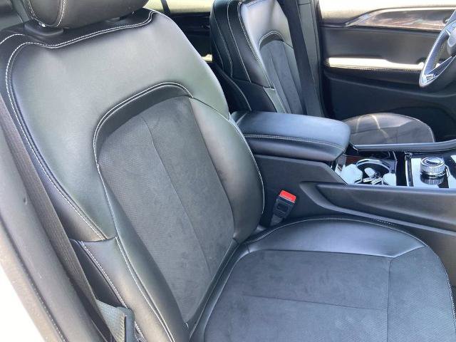 Used 2023 Jeep Grand Cherokee Altitude AWD/4WD image 23