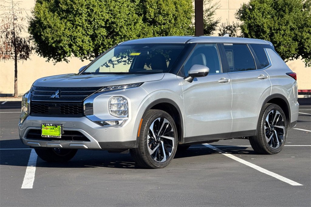 Used 2024 Mitsubishi Outlander FWD image 14