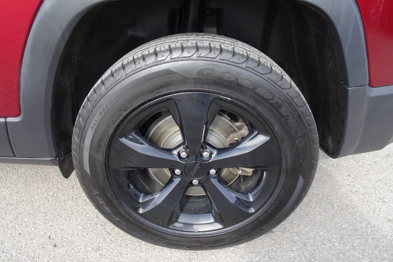 Used 2020 Jeep Cherokee Latitude Plus image 10