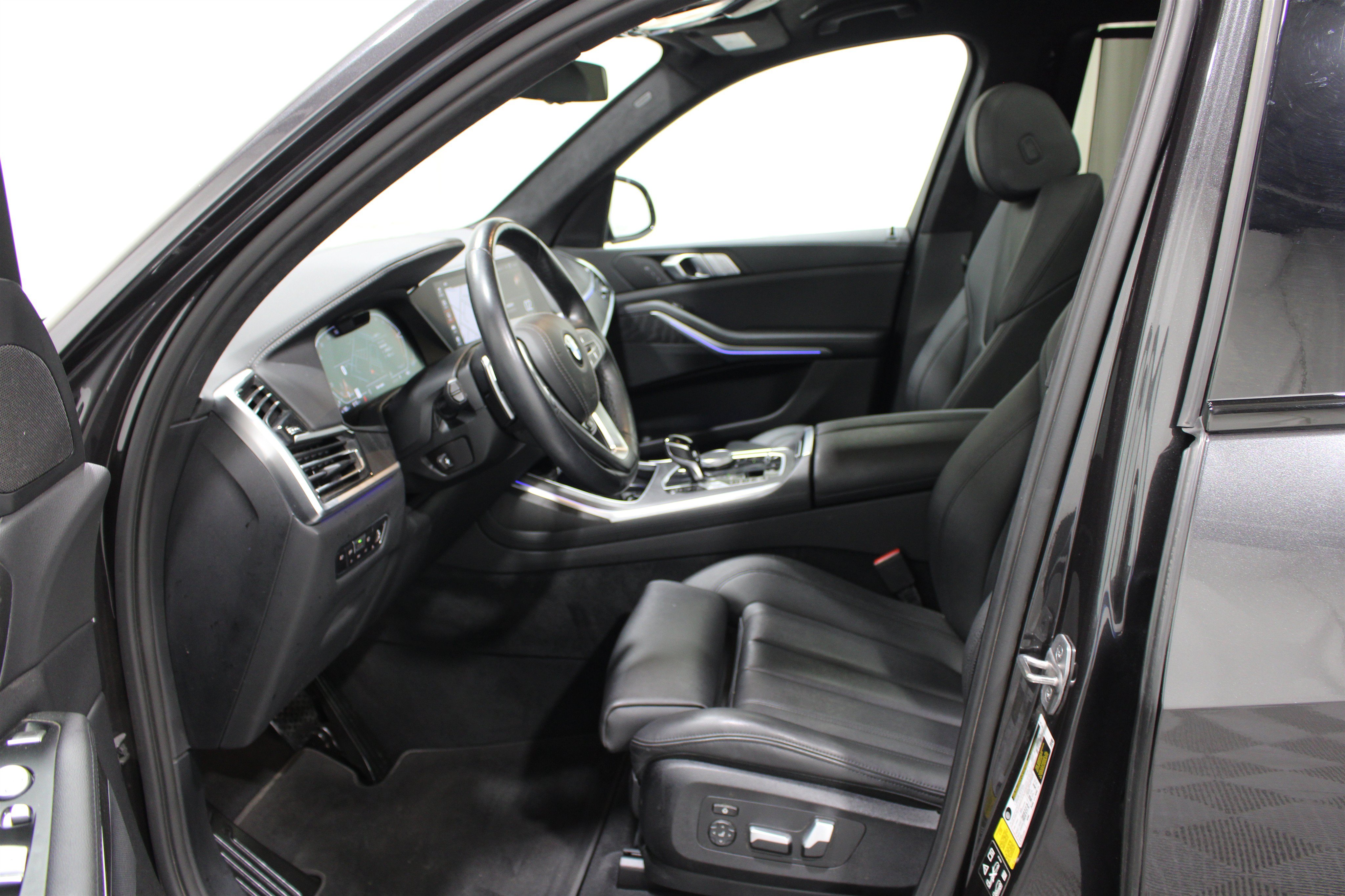 Used 2022 BMW X7 xDrive40i w/ Premium Package AWD/4WD image 3