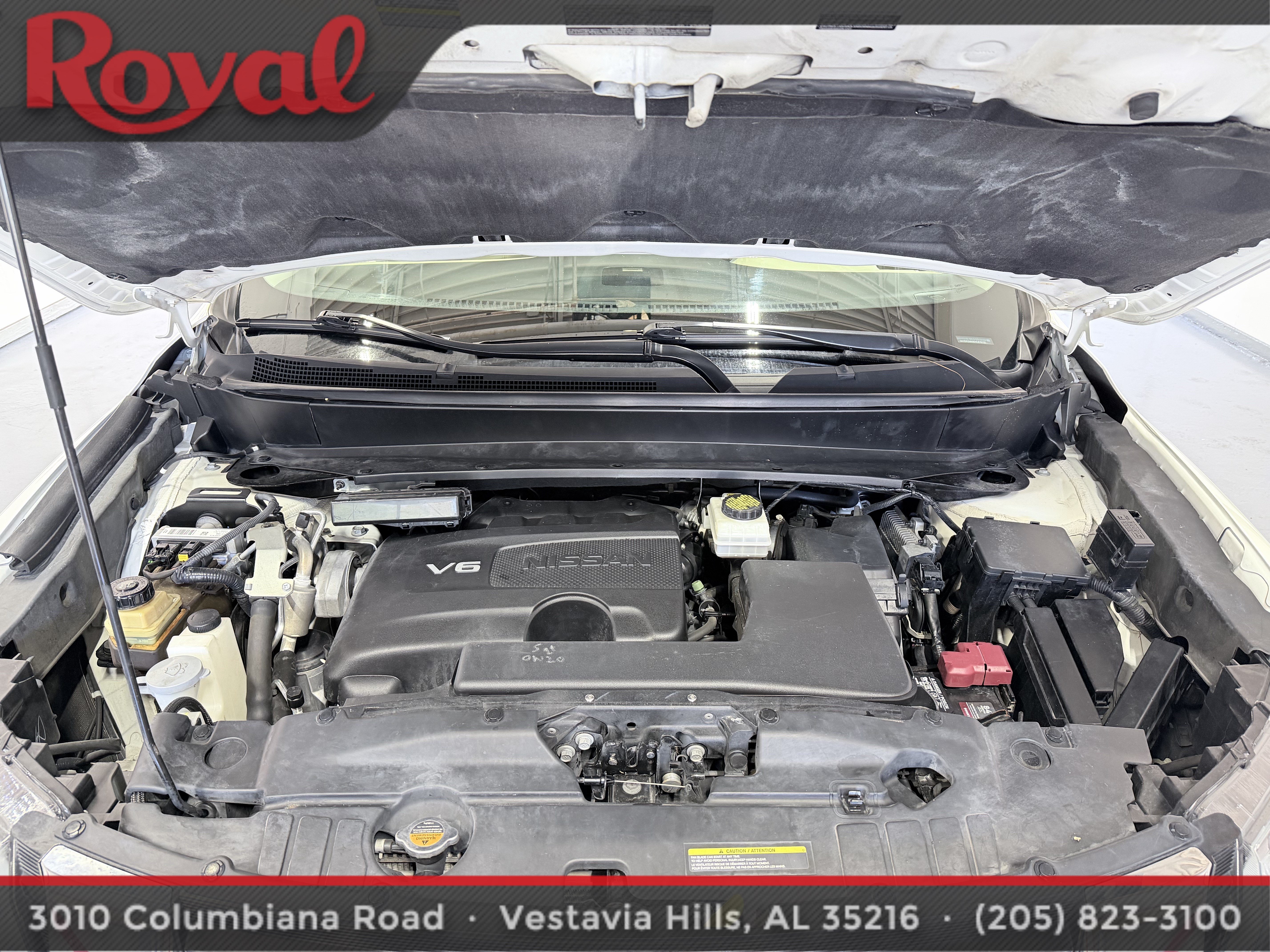 Used 2017 Nissan Pathfinder Platinum w/ Family Entertainment Package FWD image 10