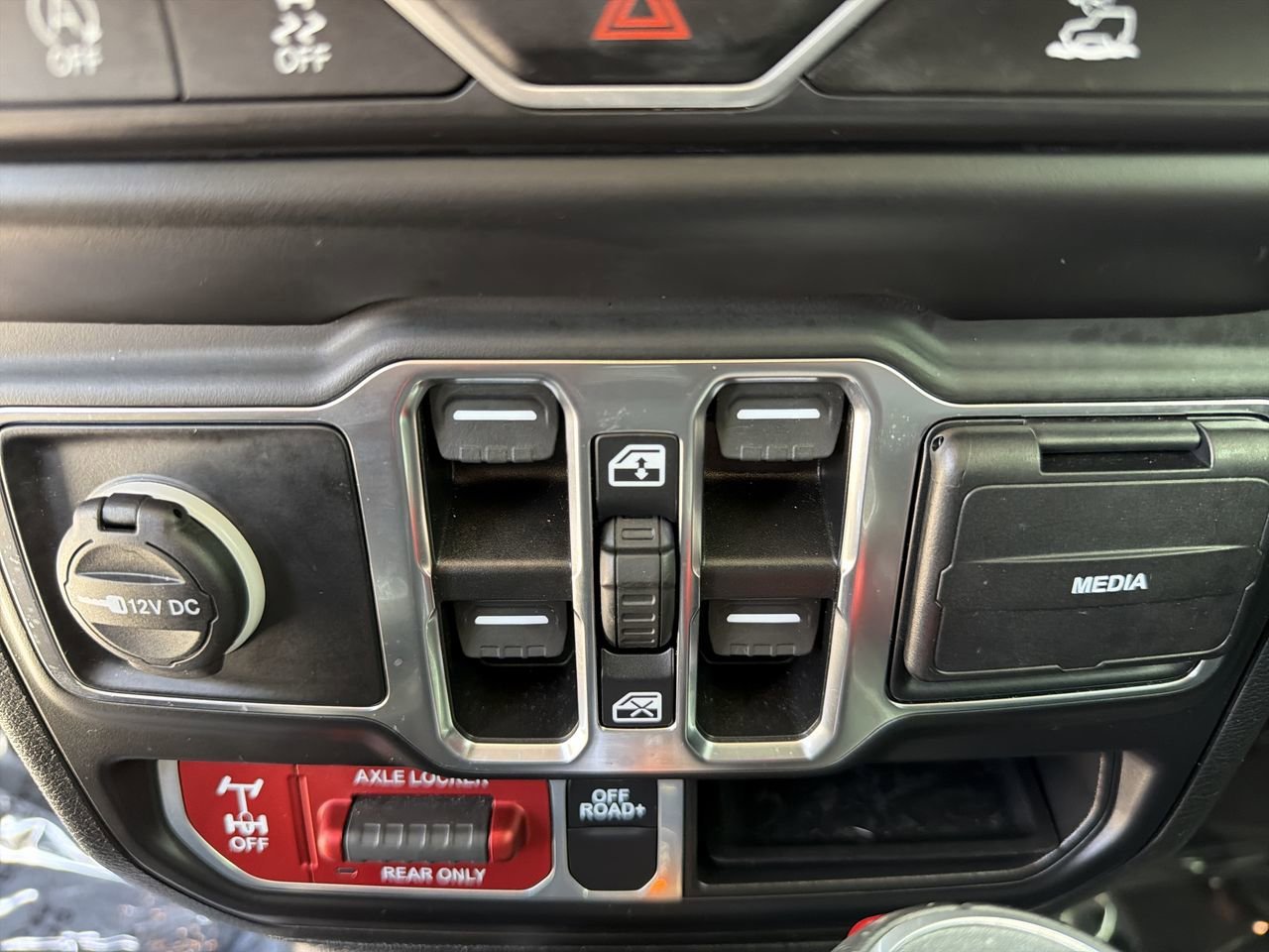 Used 2022 Jeep Gladiator Mojave w/ LED Lighting Group AWD/4WD image 16