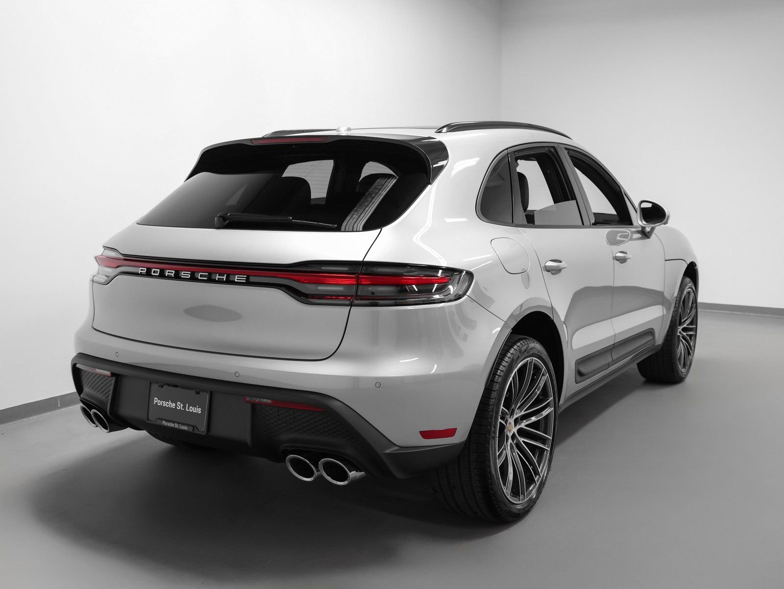 Certified 2026 Porsche Macan image 12
