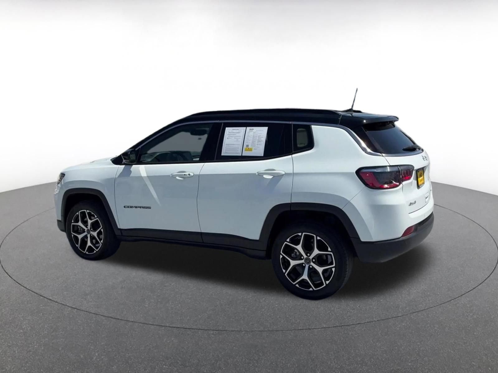 Used 2025 Jeep Compass Limited AWD/4WD image 10