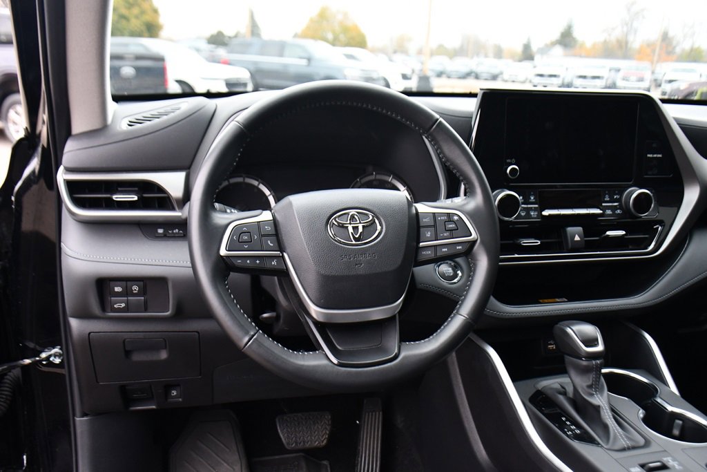 Used 2023 Toyota Highlander XLE image 12