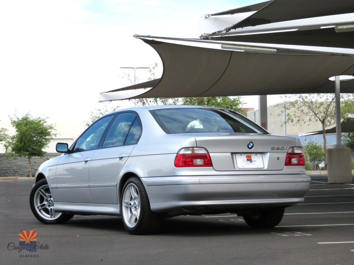 Used 2002 BMW 540i Sedan image 2