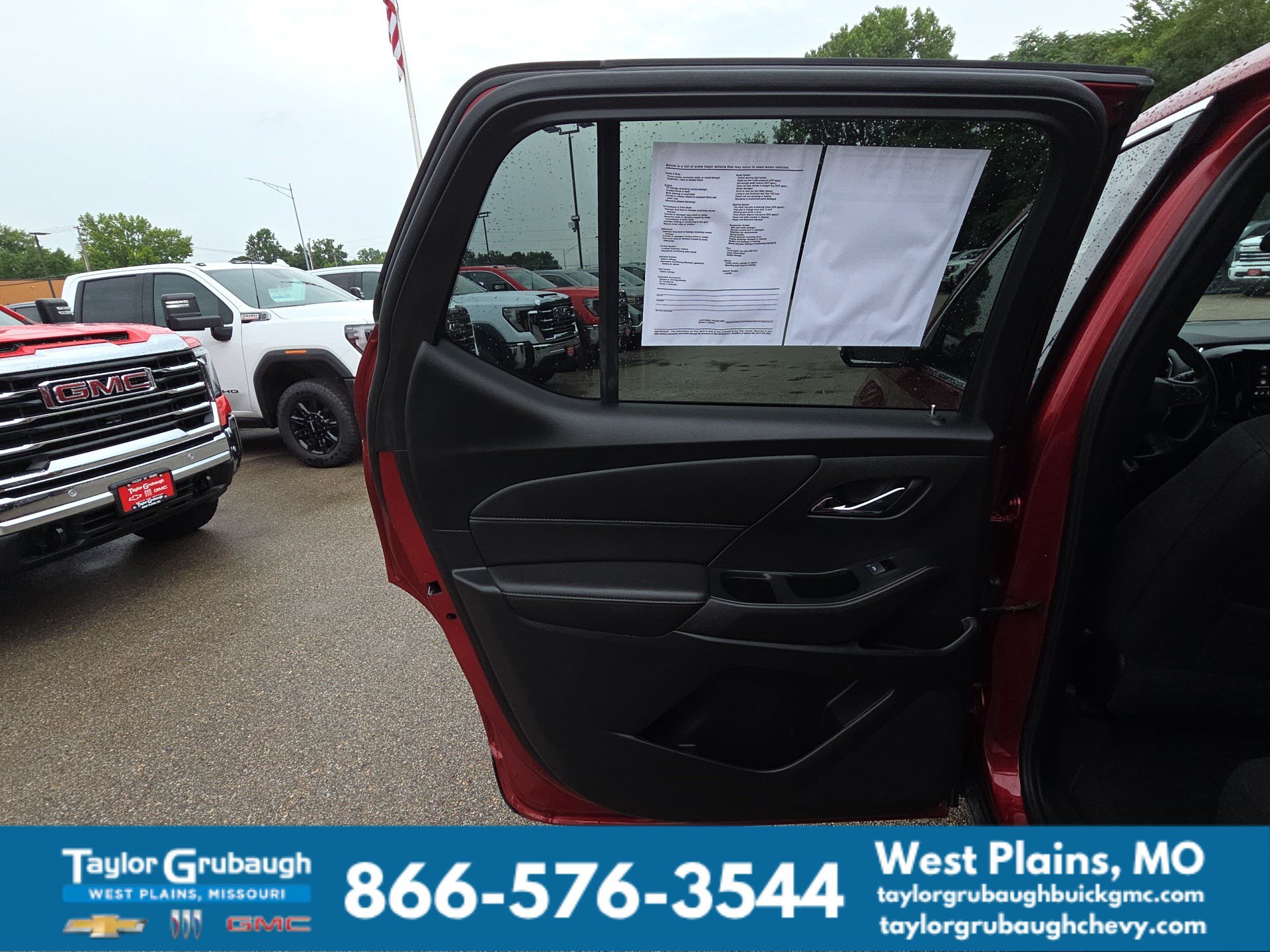 Used 2023 Chevrolet Traverse LT FWD image 26