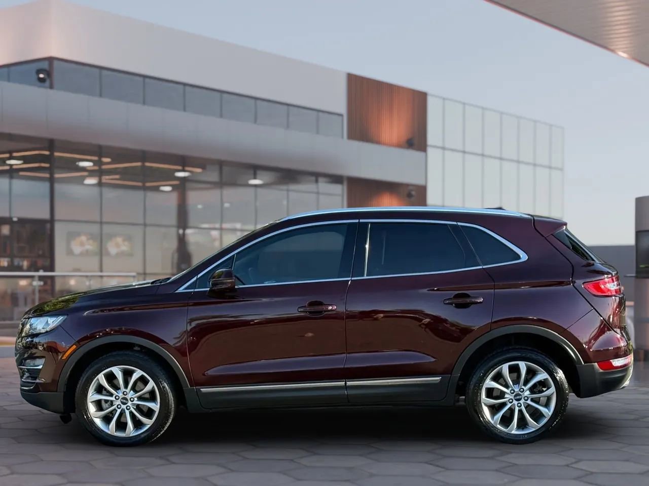 Used 2019 Lincoln MKC Select w/ Select Plus Package image 3