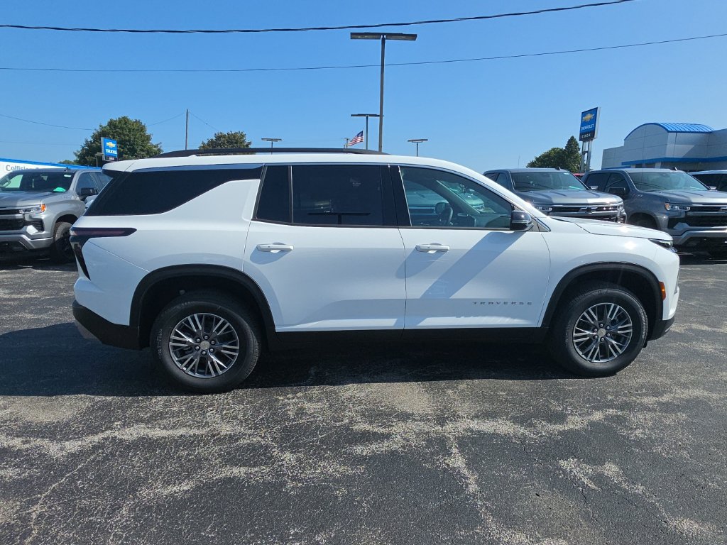 New 2026 Chevrolet Traverse LT w/ LPO, Floor Liner Package FWD image 9