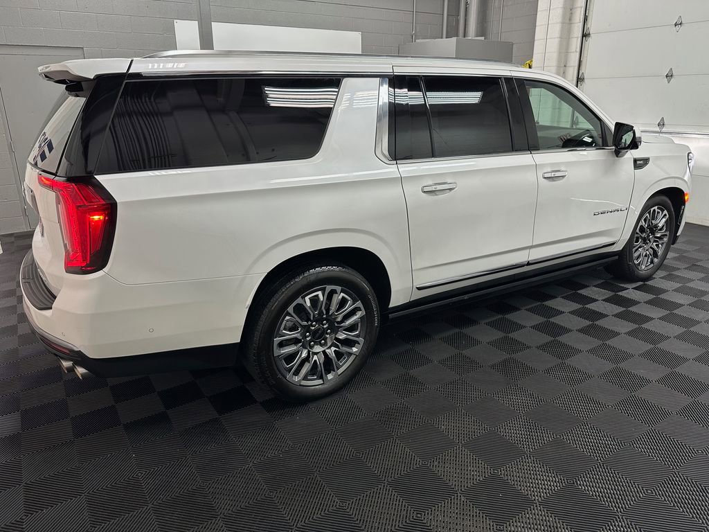Used 2024 GMC Yukon XL Denali Ultimate AWD/4WD image 10