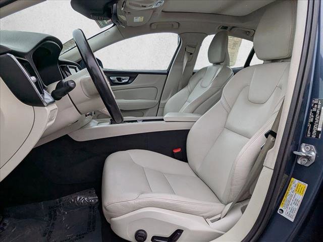 Used 2020 Volvo S60 T5 Momentum image 14