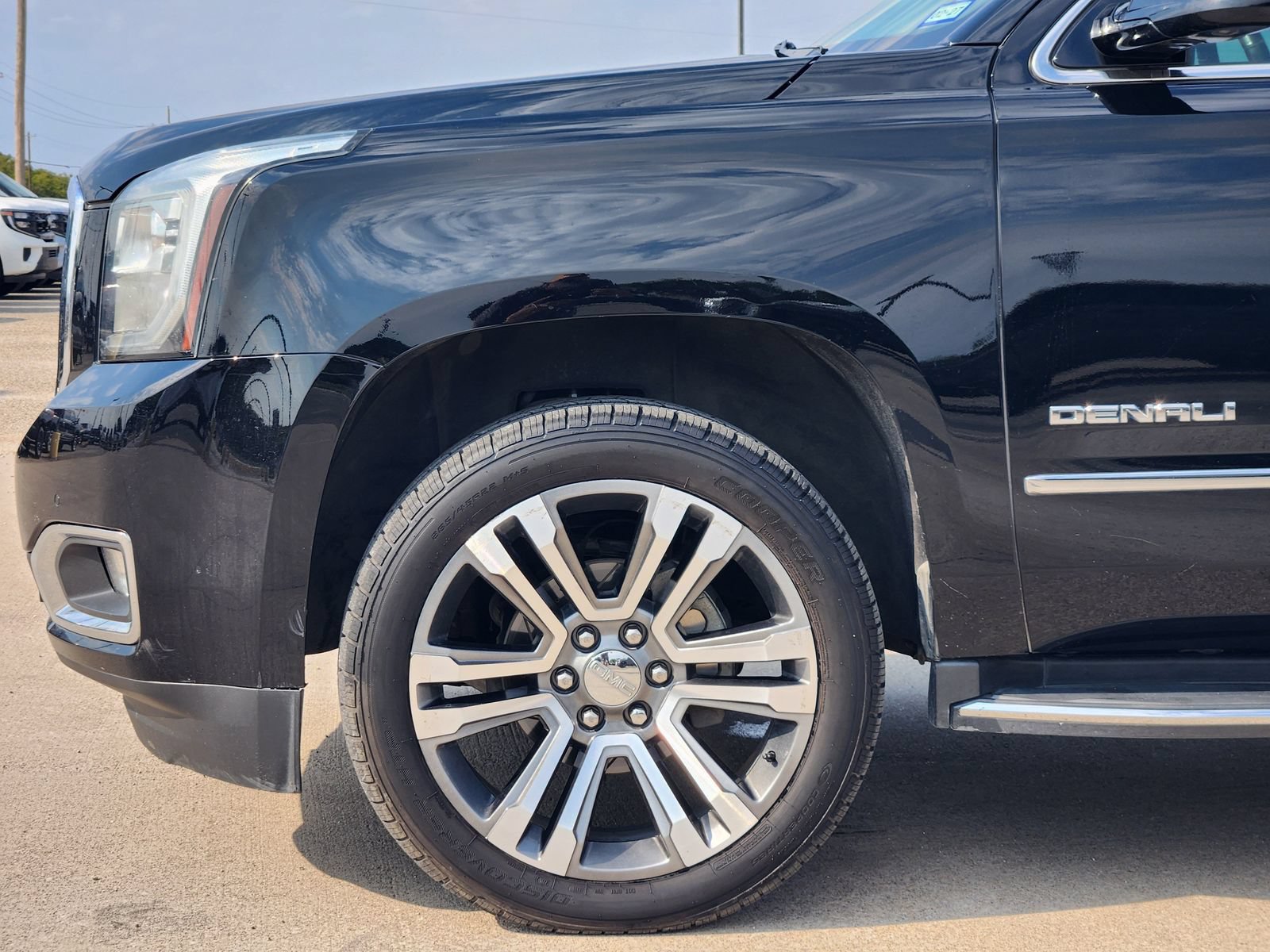 Used 2018 GMC Yukon XL Denali w/ Open Road Package AWD/4WD image 9