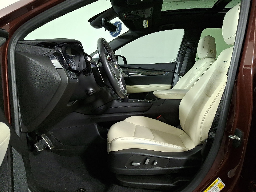 Used 2022 Cadillac XT5 Sportv w/ Technology Package AWD/4WD image 16