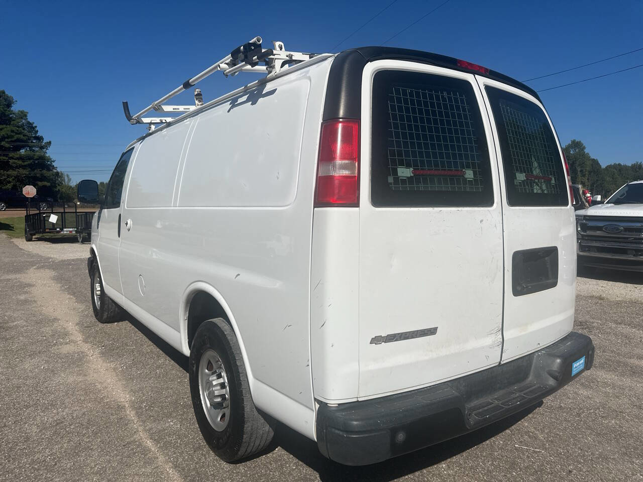 Used 2018 Chevrolet Express 2500 w/ Driver Convenience Package image 8