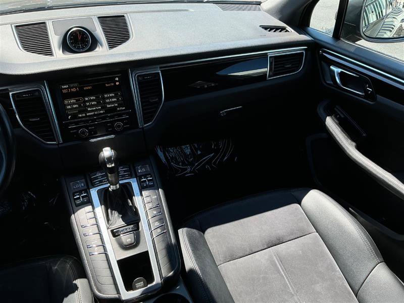 Used 2015 Porsche Macan S image 16