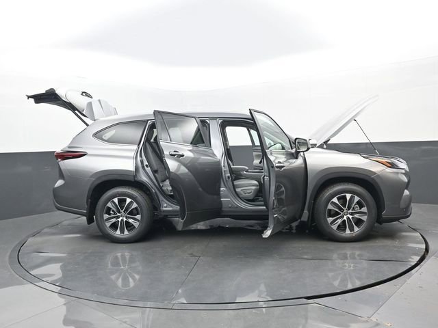 Used 2026 Toyota Highlander XLE image 33