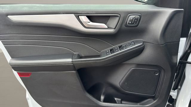 Used 2025 Ford Escape Platinum image 39