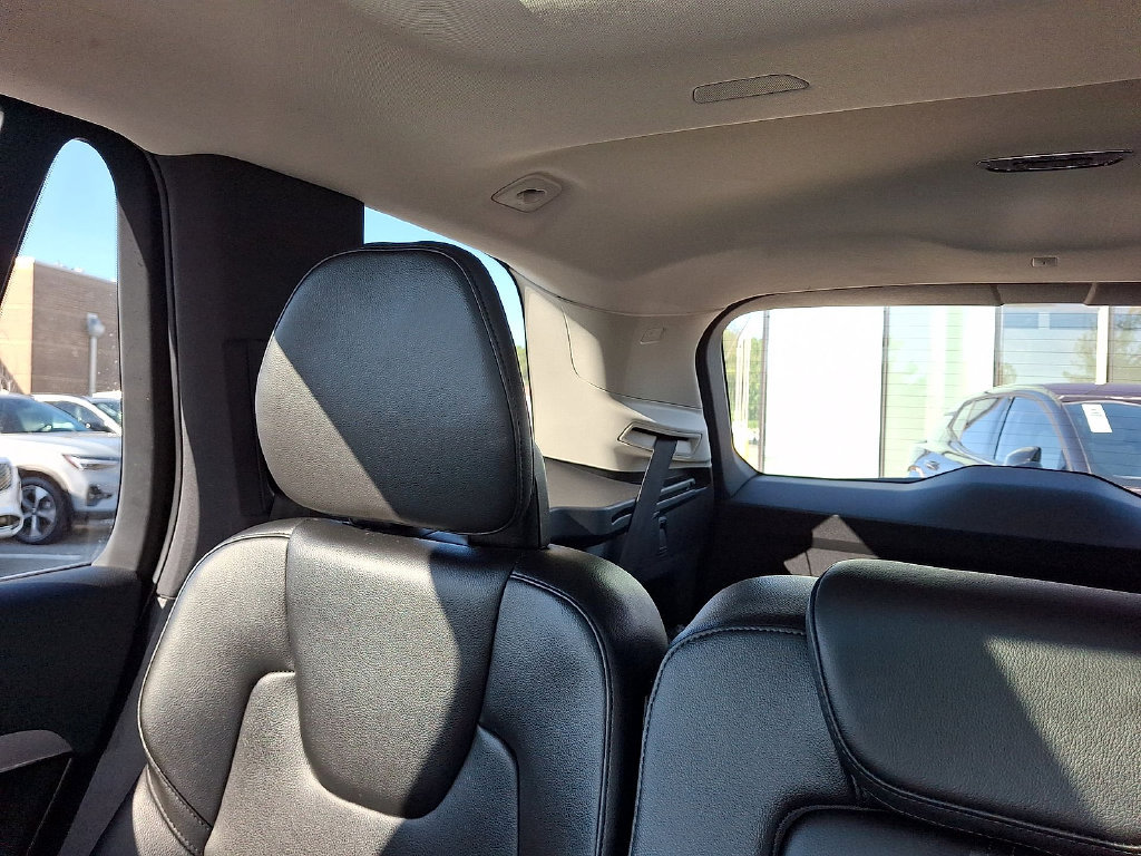 Used 2021 Volvo XC90 T5 Momentum w/ Climate Package FWD image 12
