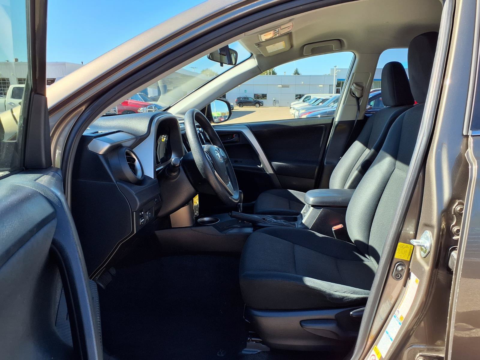Used 2015 Toyota RAV4 LE AWD/4WD image 18