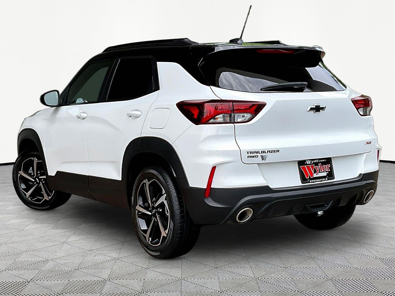 Used 2023 Chevrolet TrailBlazer RS w/ Sun and Liftgate Package AWD/4WD image 4