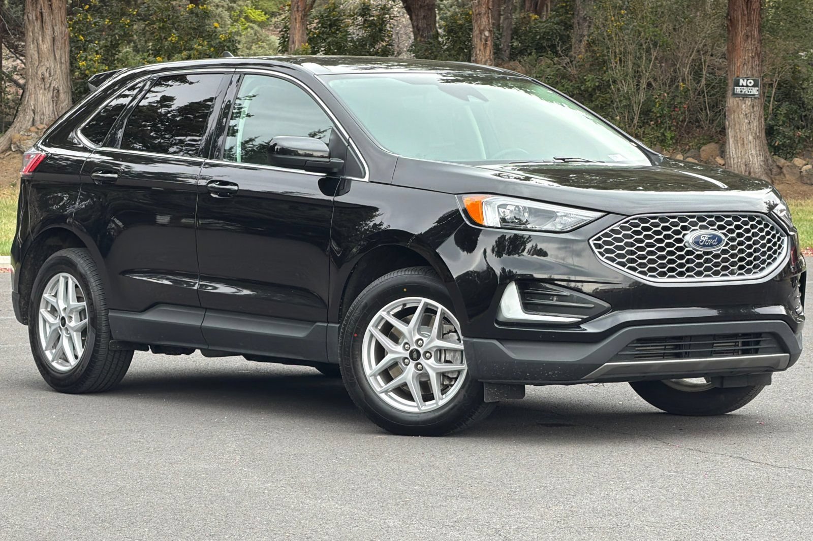 Used 2024 Ford Edge SEL AWD/4WD image 2