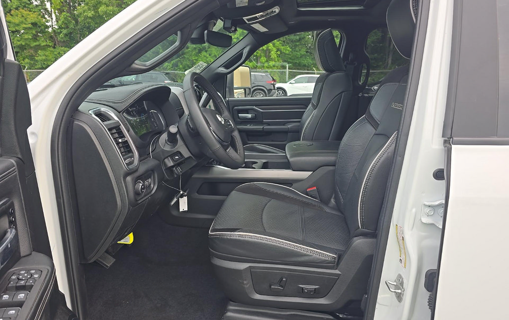 Used 2025 RAM 2500 Laramie AWD/4WD image 2