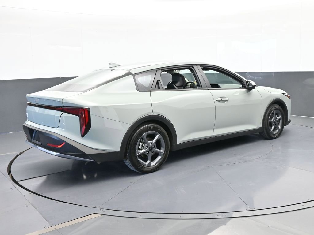 Used 2025 Kia K4 LXS image 6