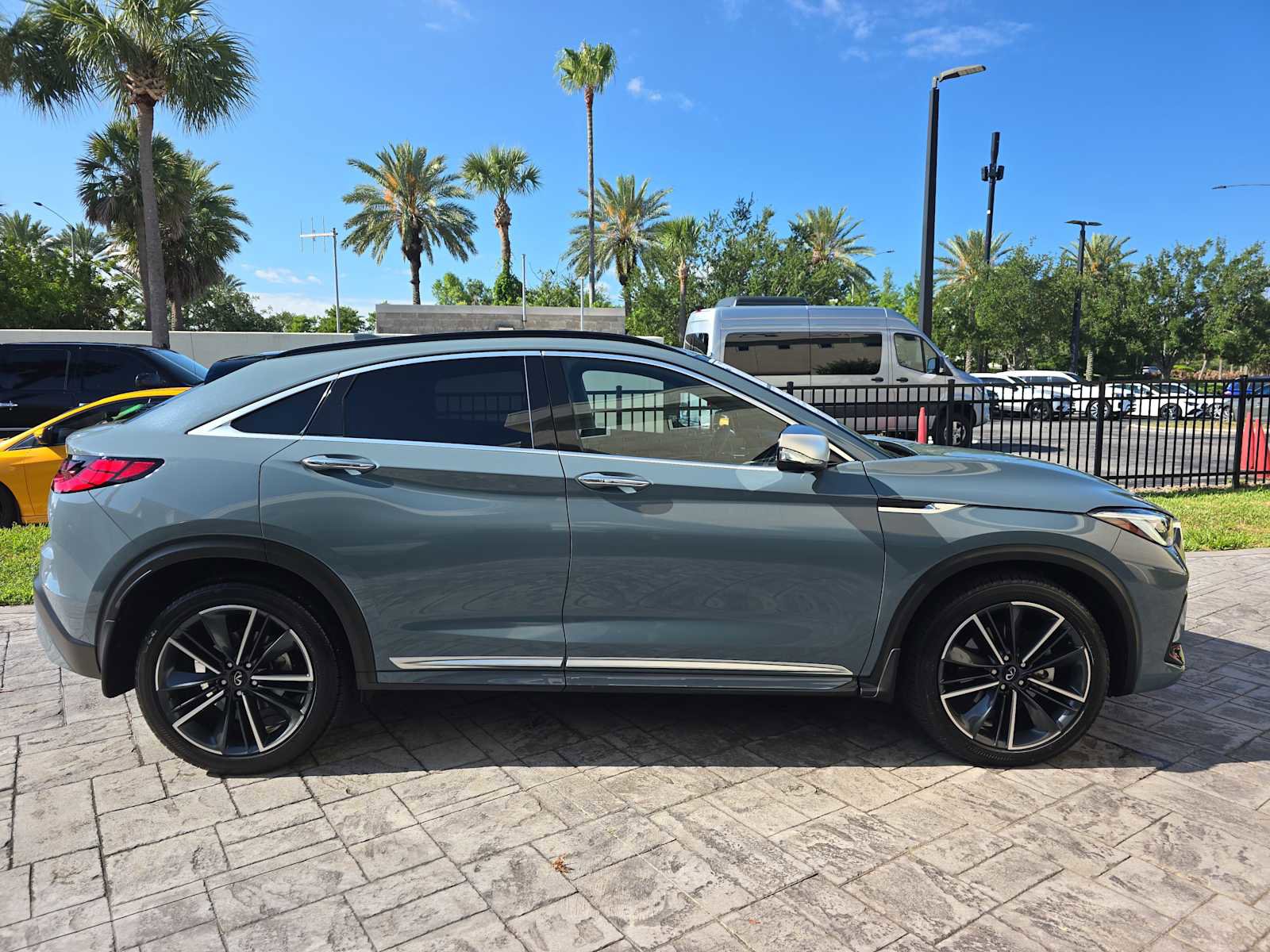 Certified 2025 INFINITI QX55 Sensory w/ Accent Package AWD/4WD image 2