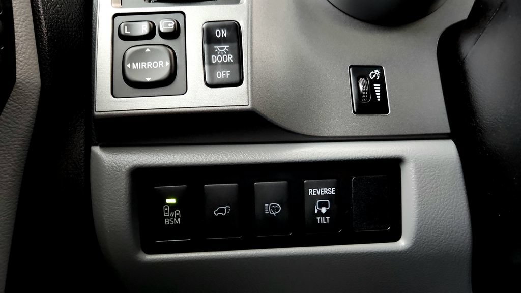Used 2017 Toyota Sequoia Limited w/ Safety & Convenience Package AWD/4WD image 31