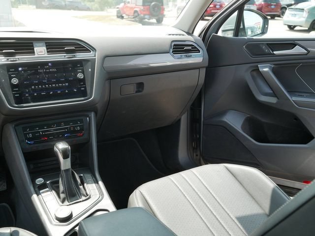 Certified 2023 Volkswagen Tiguan SE w/ Panoramic Sunroof Package AWD/4WD image 23