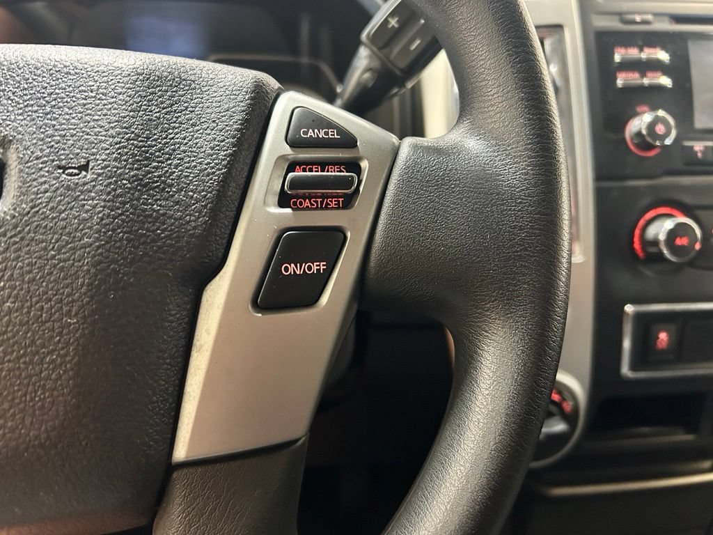 Used 2018 Nissan Titan SV AWD/4WD image 11
