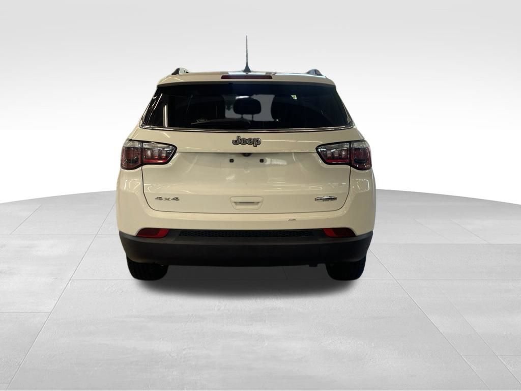 Used 2020 Jeep Compass Latitude w/ Cold Weather Group AWD/4WD image 37