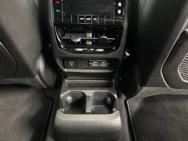 Used 2024 Jeep Grand Cherokee L Altitude AWD/4WD image 35