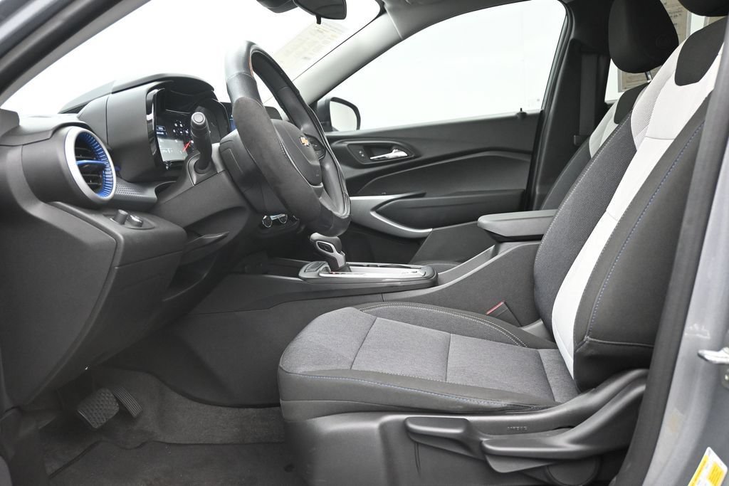 Used 2025 Chevrolet Trax LS FWD image 10