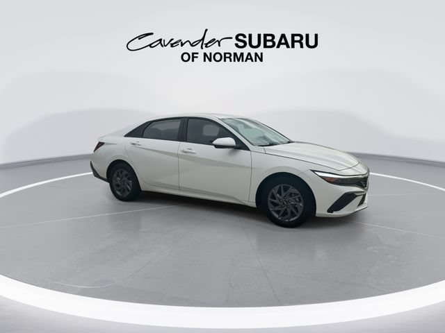 Used 2024 Hyundai Elantra SEL FWD image 2