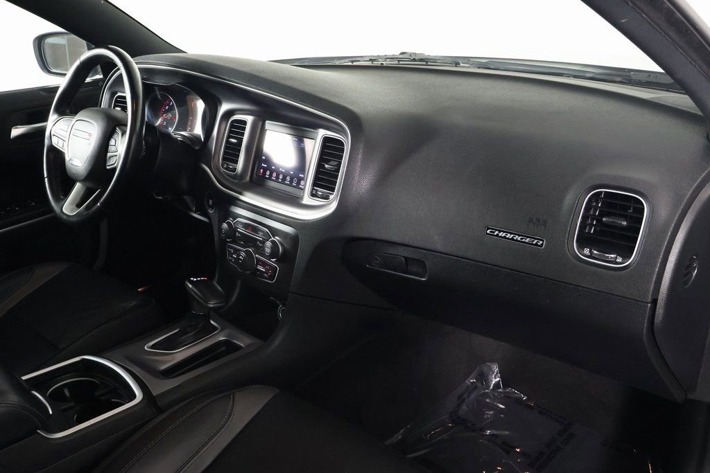 Used 2022 Dodge Charger SXT w/ Leather Interior Group image 9