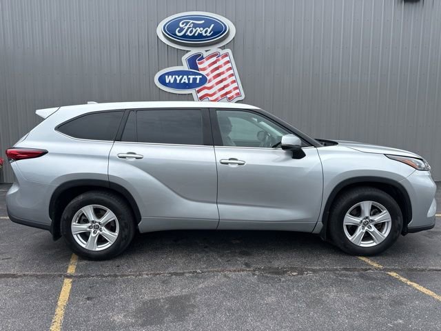 Used 2021 Toyota Highlander LE image 7