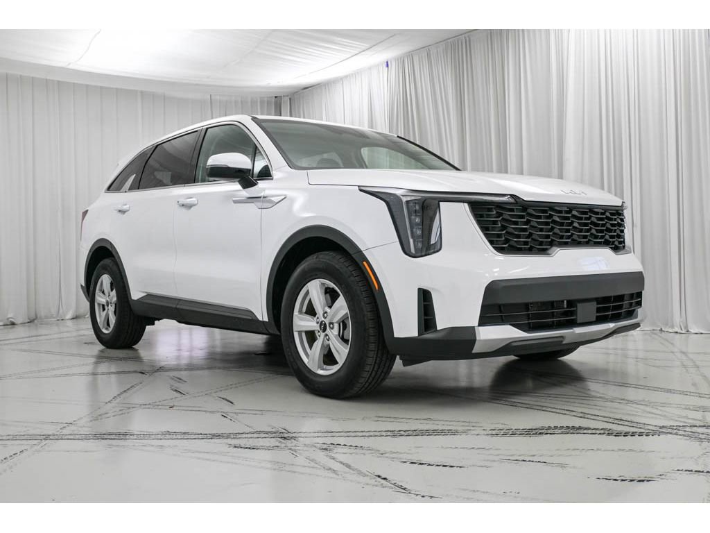 Certified 2025 Kia Sorento LX image 2