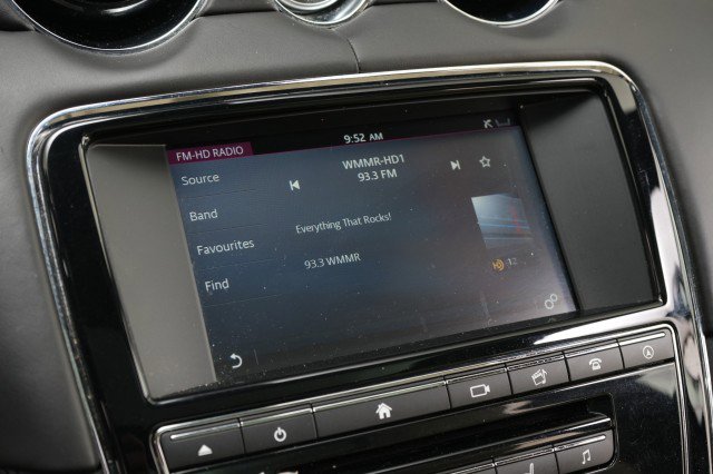 Used 2016 Jaguar XJ L Portfolio image 50