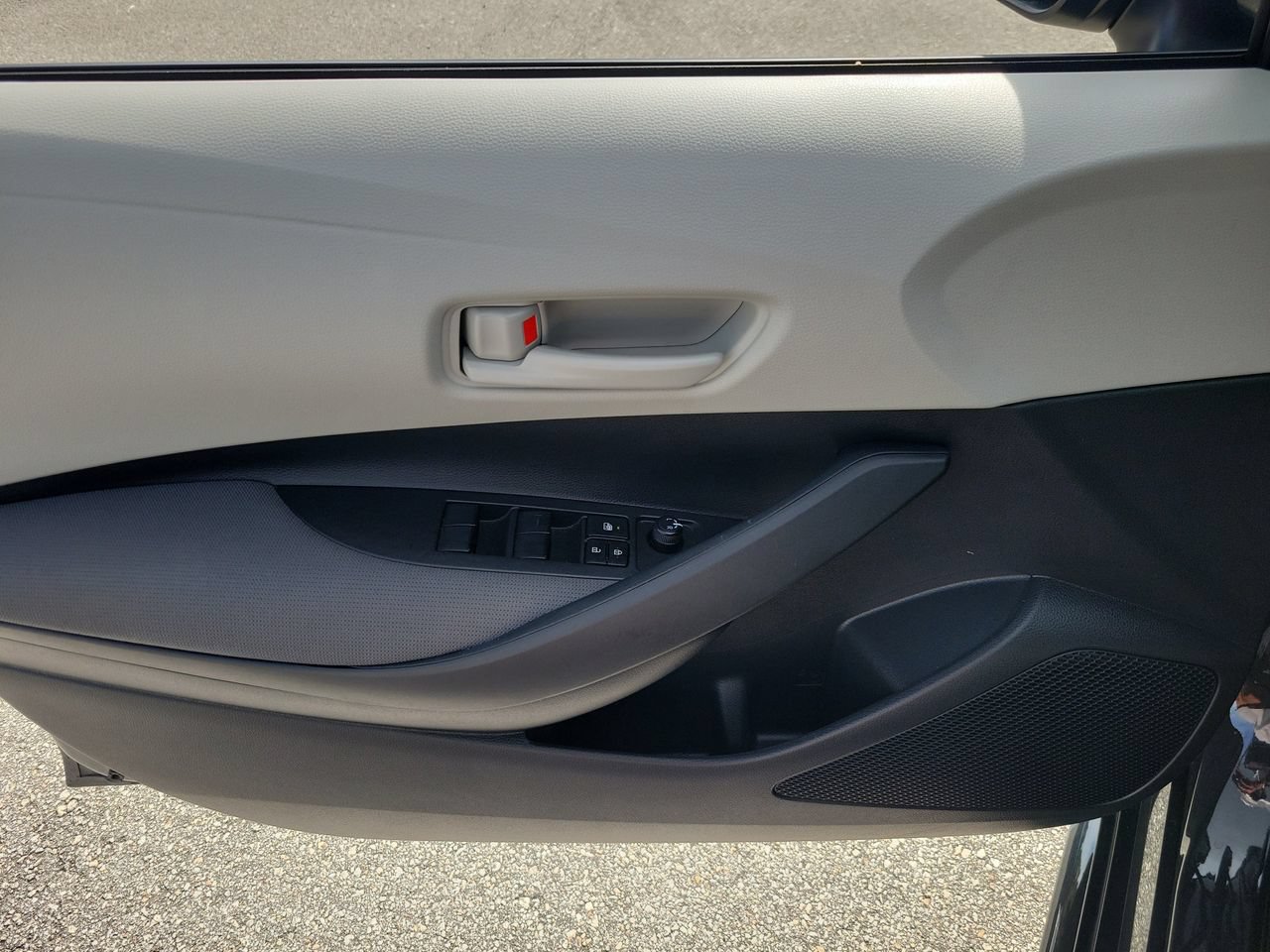 Used 2025 Toyota Corolla LE FWD image 13