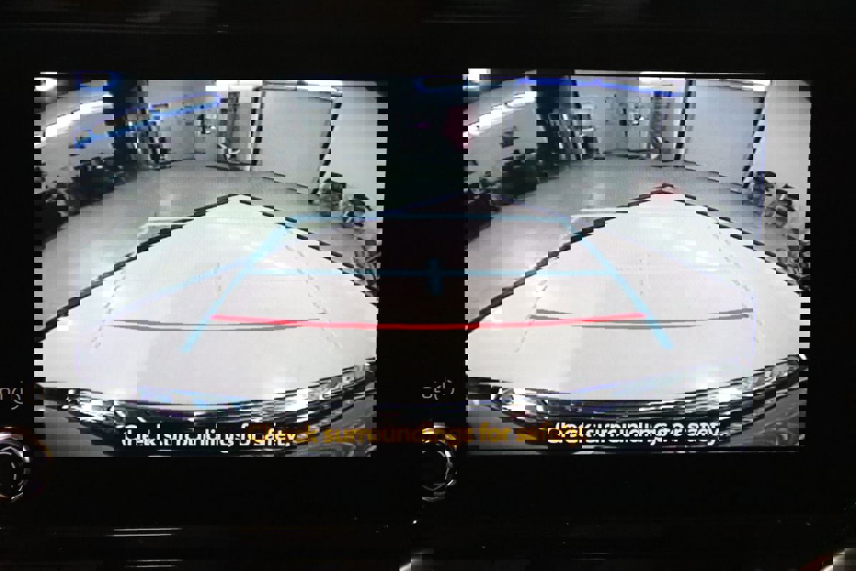 Used 2023 Toyota Highlander L image 19