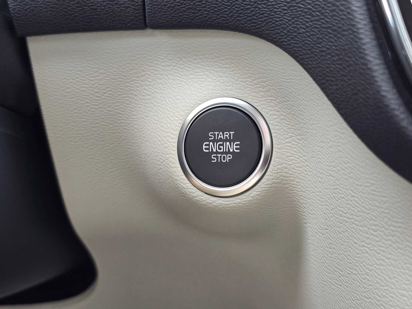 New 2026 Volvo XC40 B5 Ultra w/ Climate Package image 33